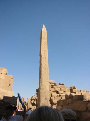 En obelix i Karnaktemplet 